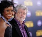 Cineastul George Lucas a devenit tata cu ajutorul unei mame-surogat