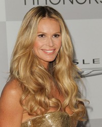 Top-modelul australian Elle Macpherson s-a casatorit