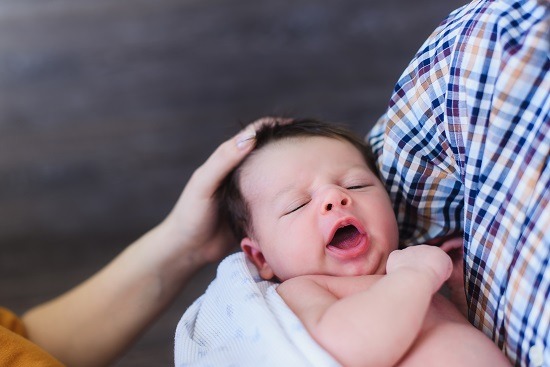 Colicile la bebeluşi – cauze, simptome şi strategii de gestionare