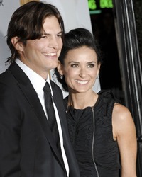 Demi Moore si Ashton Kutcher sunt oficial divortati
