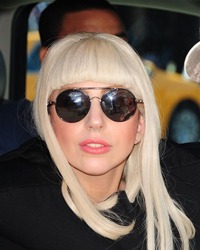 Lady Gaga, parasita de iubitul ei