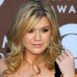 Kelly Clarkson se pregateste sa devina mama de fetita