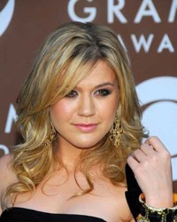 Kelly Clarkson se pregateste sa devina mama de fetita
