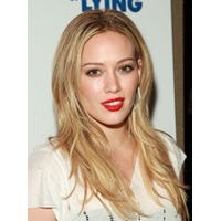 Hilary Duff divorteaza dupa trei ani de mariaj