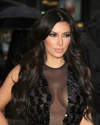 Kim Kardashian a pozat nud