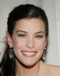 Liv Tyler s-a logodit