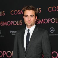 Robert Pattinson s-a logodit