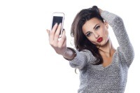 Moda selfie-urilor, dusa la extrem