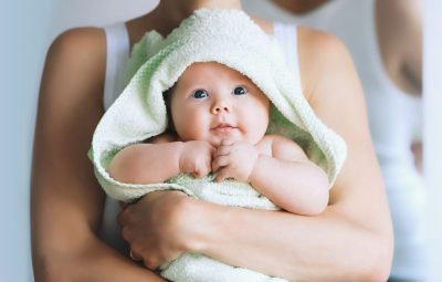 Cele mai frecvente intrebari cu privire la prima baie a bebelusului