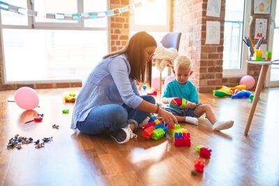 Cum să alegi bona potrivită pentru copilul tău? Criterii de care să ții cont