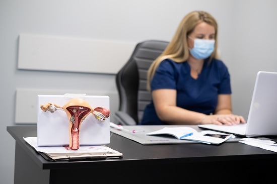 Fibrom uterin: ce este, cauze, simptome şi tratamente