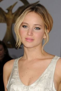 Jennifer Lawrence ocupa primul loc in topul Forbes al celor mai bine platite actrite