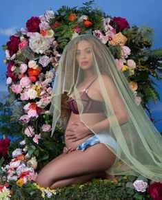 BEYONCE, insarcinata cu gemeni