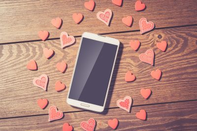 Flirtul pe Facebook, amicitie sau infidelitate?