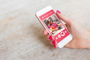 	Reguli de care trebuie sa tii cont atunci cand folosesti site-urile de dating