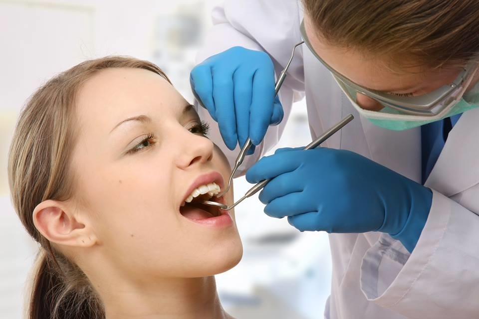 Permis si interzis gravidei la medicul dentist