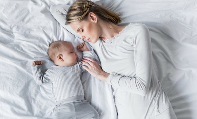 Este indicat sau nu sa lasi copilul sa doarma cu voi in pat?