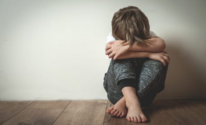 Cum să recunoști persoanele care abuzează de copii