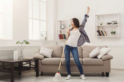 Casa curată, minte ordonată! Efecte terapeutice ale curăţeniei în casă