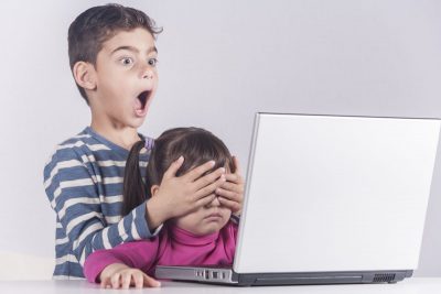 Copiii şi reţelele sociale. Cum să îi ţii în siguranţă online!
