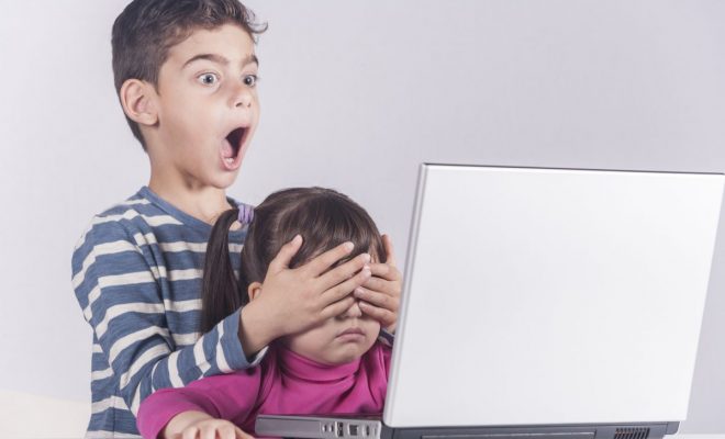 Copiii şi reţelele sociale. Cum să îi ţii în siguranţă online!