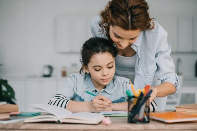 Învăţământul online – marea provocare pentru elevi, profesori şi părinţi!