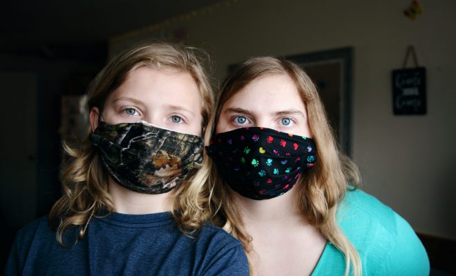 Cum îi convingem pe cei mici să poarte mască