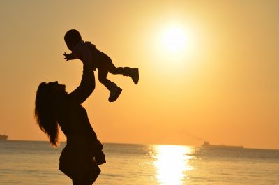 Puterea unei mame singure – mama eroină!