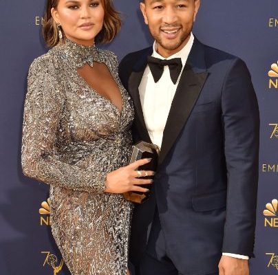 Chrissy Teigen sarcină, Chrissy Teigen mesaj devastator, Chrissy Teigen a pierdut sarcina, copilul mort al lui Chrissy Teigen, naştere prematură, nu a supravieţuit la naştere, John Legend,
