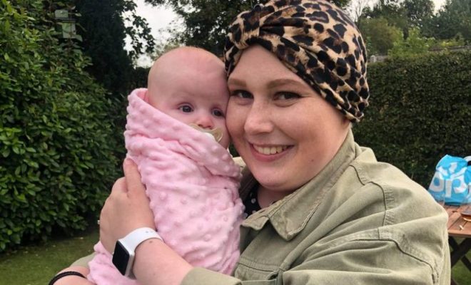 O femeie bolnavă de cancer a refuzat chimioterapia pentru a-și salva copilul nenăscut