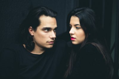 Cum să îți dai seama dacă îl obsedează ideea de a fi mereu în control