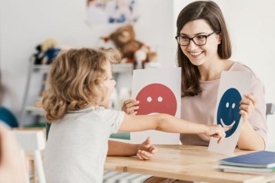 Familia monoparentală şi copilul cu autism