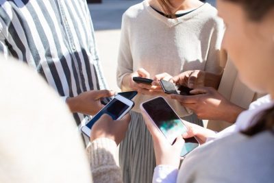 Riscurile dependenţei de telefon