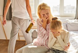 Cum gestionăm relaţia cu părinţii toxici