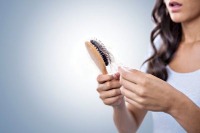 Căderea părului la femei: care sunt recomandările specialiştilor?