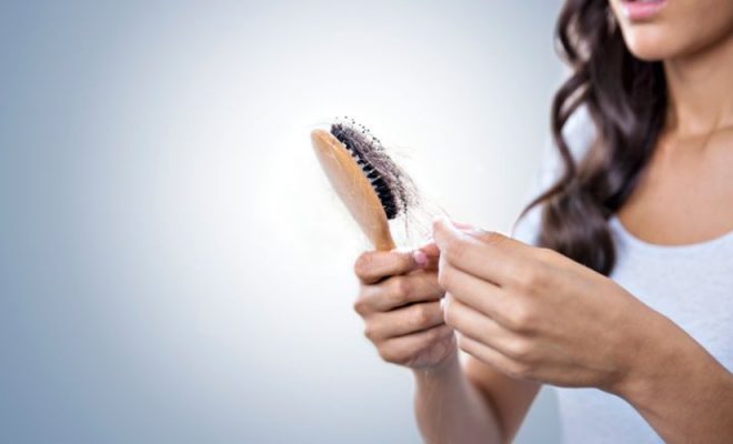 Căderea părului la femei: care sunt recomandările specialiştilor?