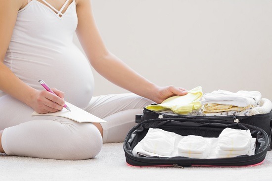 Bagajul de maternitate pentru nasterea naturala versus nasterea prin cezariana