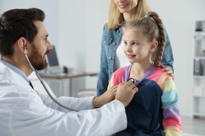 Cum să alegi un pediatru potrivit pentru copilul tău